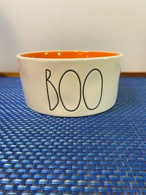 Rae Dunn Boo Halloween dog bowls, like new, so cute!